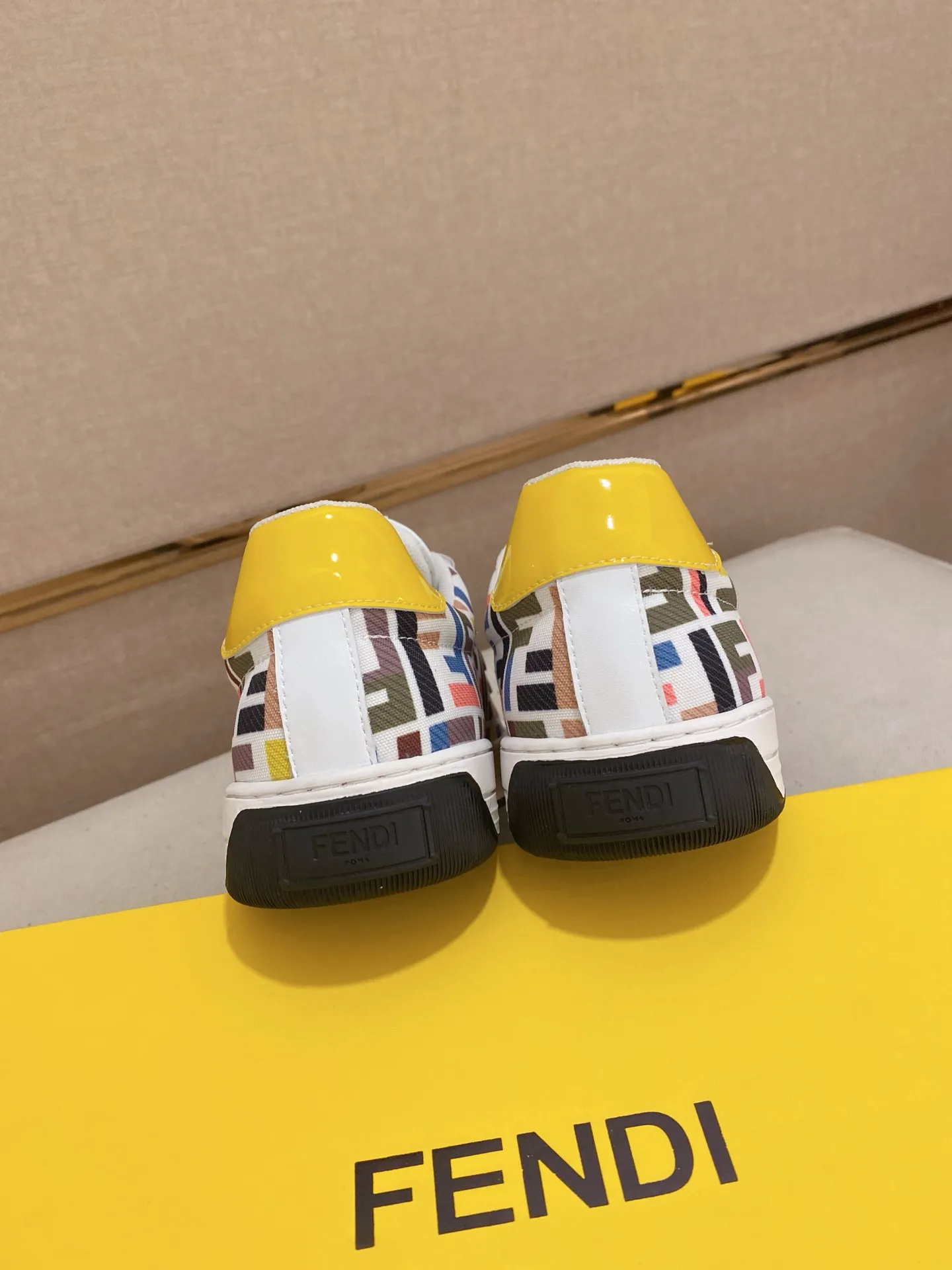Men's shoes 💰 400💰 (FENDI) New high-top 👊🏻 upper 🇮🇹 imported cowhide fabric 🇩🇪 lining imported sheepskin lining. The original outsole is molded to highlight the identity of every man, and the upper foot is stable and stable🚶🏻🚶🏻The high-end custom counters reproduce the original version📯No matter the wind or rain, the shoe last remains unchanged and can withstand the verification of time🔍️,🔵 Size: 38-44 (45 is custom-made and cannot be returned or exchanged